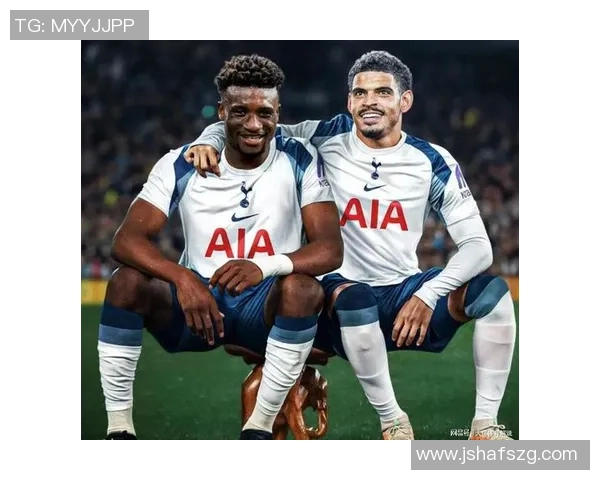 热刺与曼联同分争夺前列积分榜五队并列18分竞争激烈